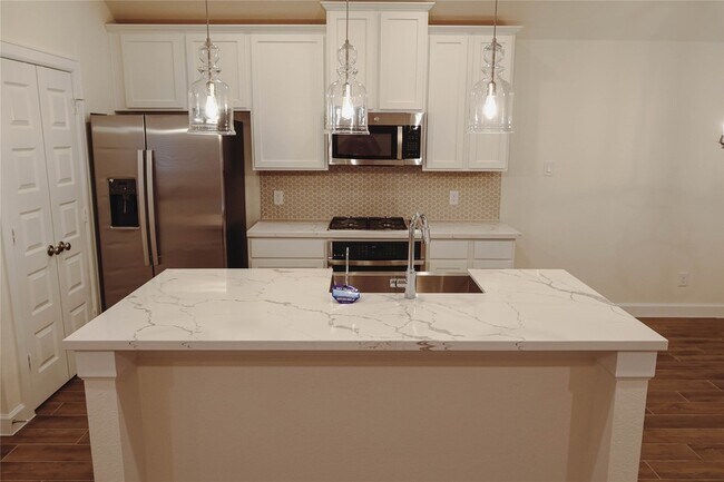 Building Photo - 3352 Vine Ter Trce