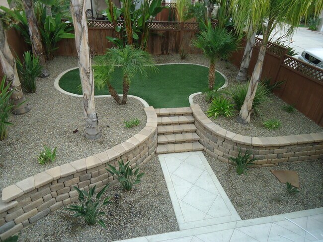 Building Photo - GORGEOUS TOWNHOME 3 BR, 2.5 BA, 2 CAR GARAGE