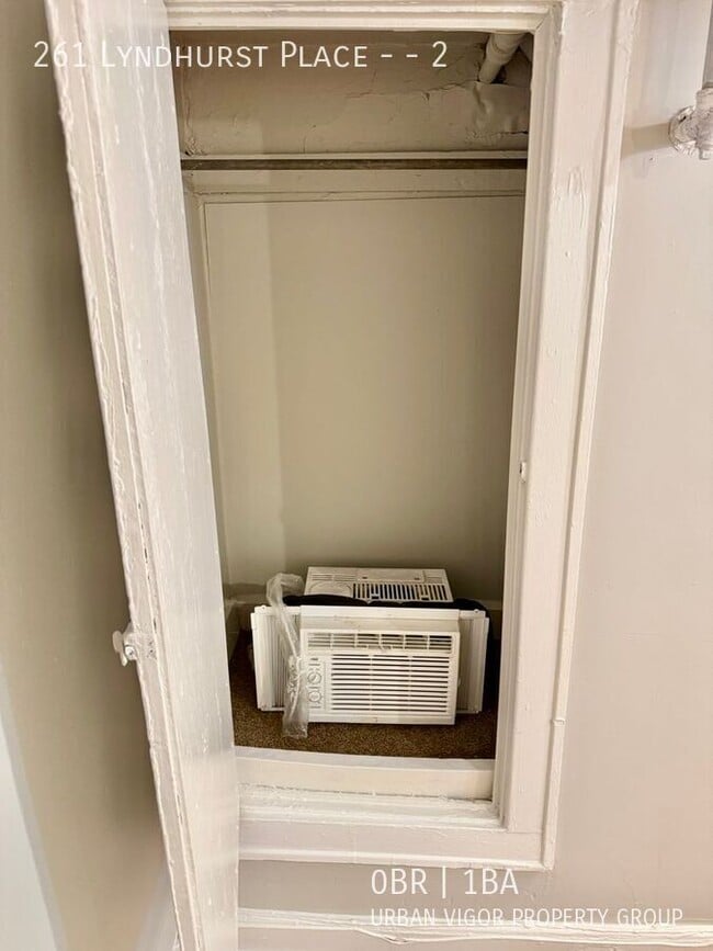 Building Photo - 261 Lyndhurst Pl