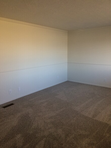 Building Photo - 2251 S 3500 W