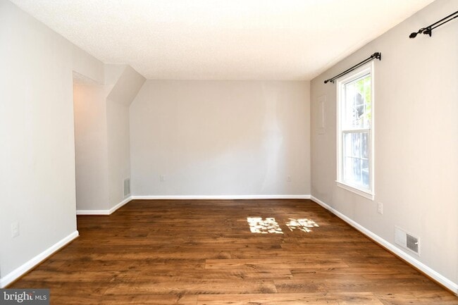 Building Photo - 9619 Nonquitt Dr