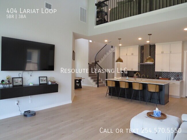 Building Photo - 404 Lariat Lp