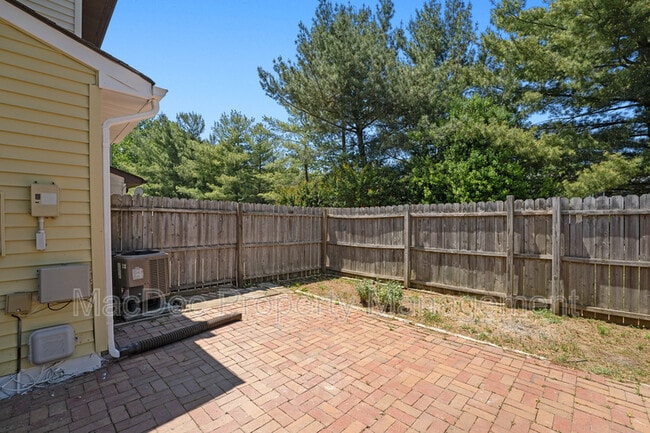Building Photo - 5239 Daffodil Dr
