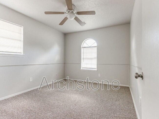 Building Photo - 4501 Meadowvale Dr