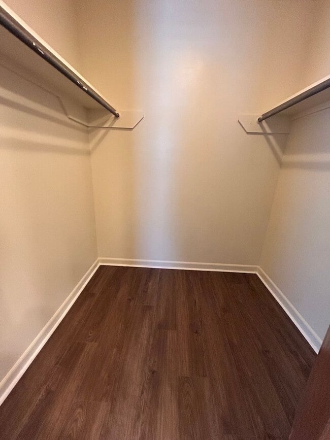 Building Photo - Great location near Perkins/Pecue!!