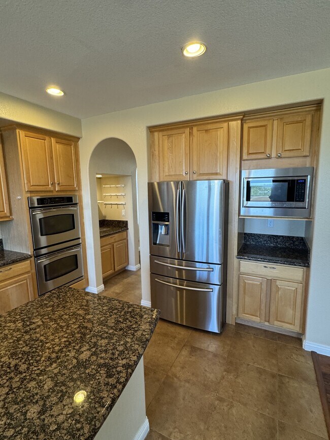 Building Photo - 851 Antilla Way