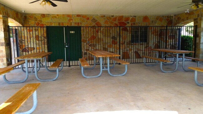 Building Photo - 7727 Barhill Post