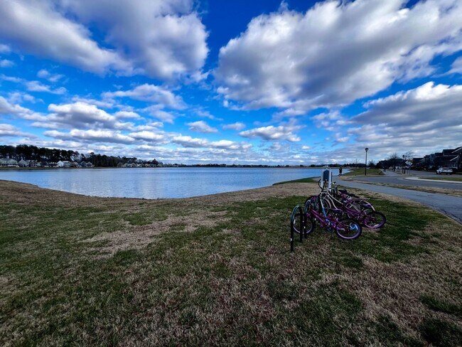 Building Photo - Beautiful Corner Lot, Single Family Home, in Sherwood Lakes.