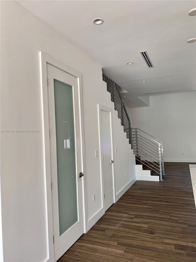 Building Photo - 2852 SW 32nd Ct