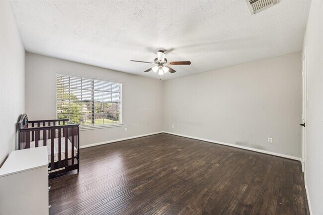 Building Photo - 6021 Whispering Lakes Dr