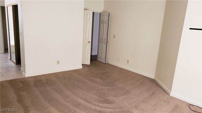 Building Photo - 372 Rushing Creek Ct