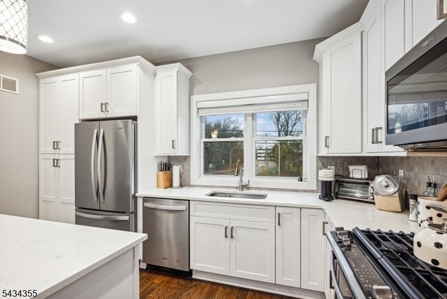 Building Photo - 25 Stonybrook Cir