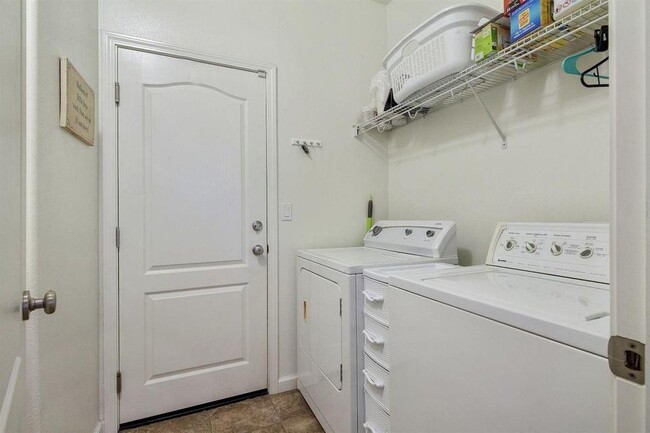 Building Photo - 2313 N Silvervale St