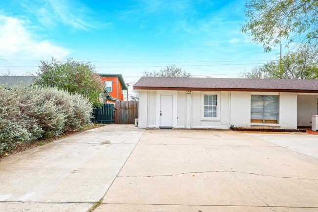 Building Photo - 1005 Andrew Ave