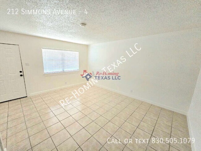 Building Photo - 212 Simmons Ave