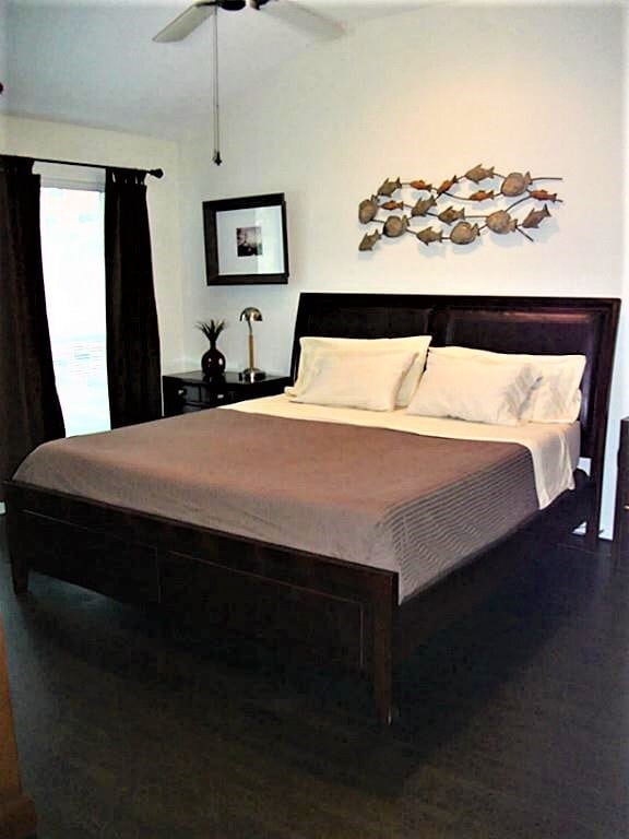 Building Photo - 435 N Rivershire Dr