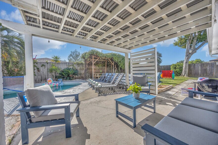 Building Photo - 26 Cobia St