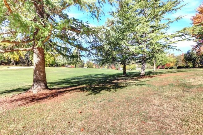 Building Photo - Golf Course 3/2 home in Lake Wildwood, Pen...