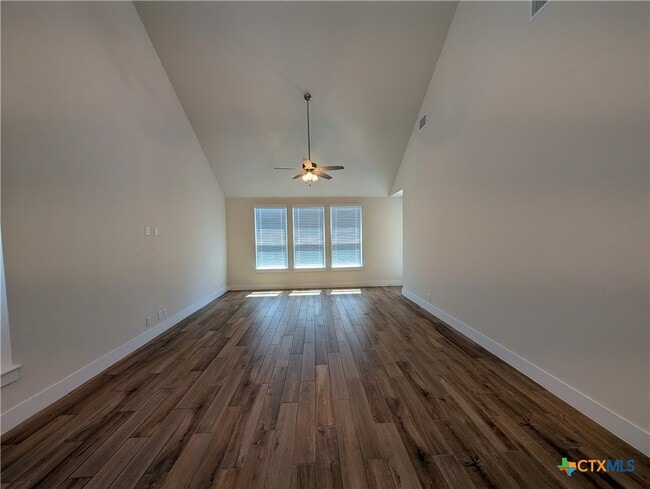 Building Photo - 1052 Easy Gruene