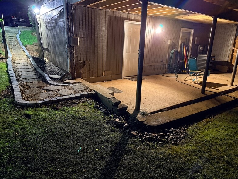 Building Photo - 866 Brandy Oaks Ln