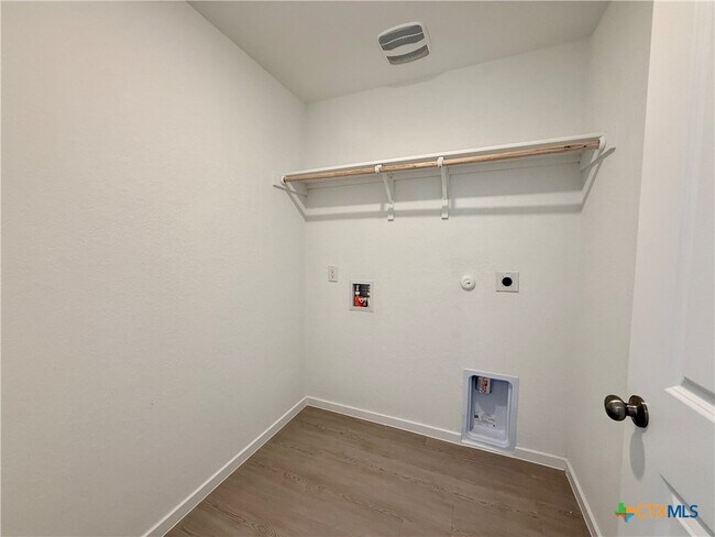 Building Photo - 3175 Dispatch Dr