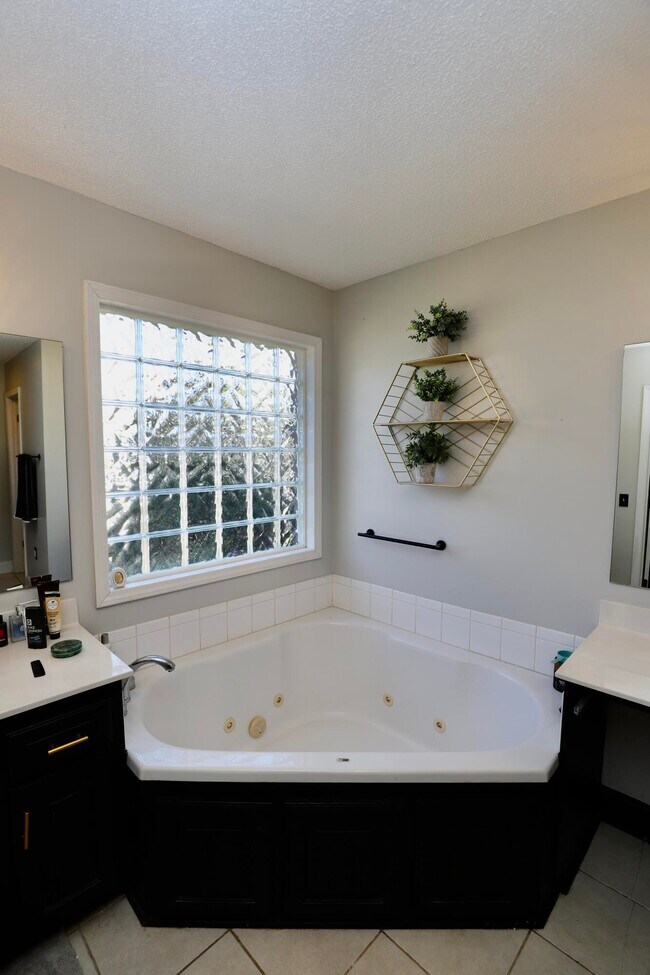 Building Photo - 3245 Arborwood Dr