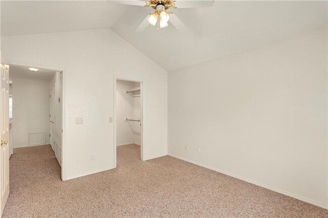 Building Photo - 3 bedroom 2 full bath home