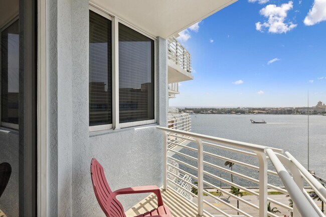 Building Photo - 1551 N Flagler Dr