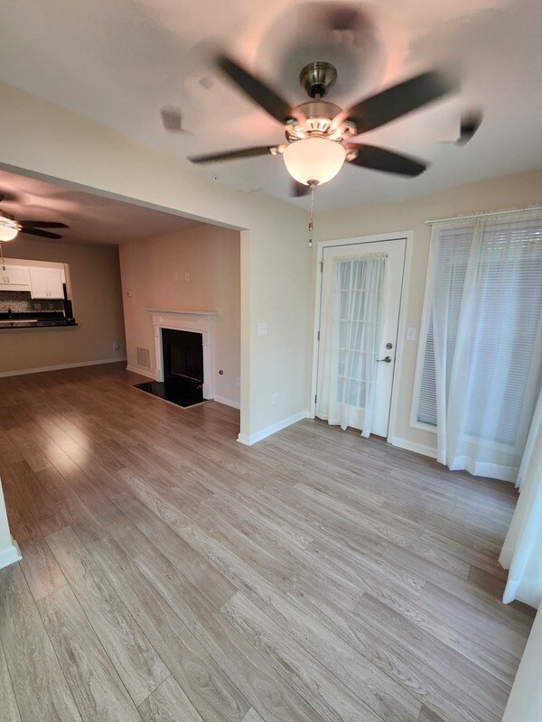 Building Photo - 807 Country Park Dr