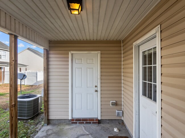 Building Photo - 603 Streamwood Dr