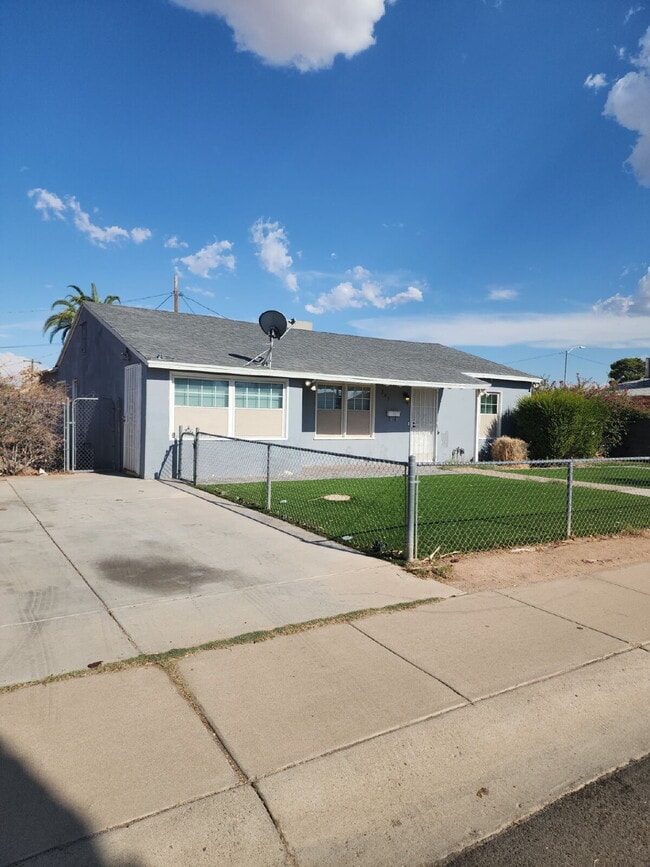 Building Photo - "Affordable and Charming 4-Bed Oasis with ...