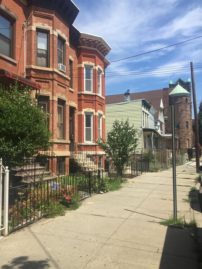 Building Photo - 371 Bergen Ave