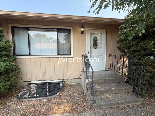 Building Photo - 2318-2320 E Dalke Ave