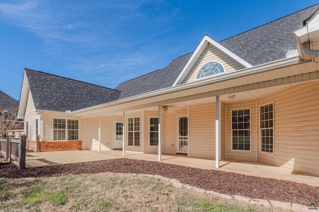 Building Photo - 611 Bay Laurel Cir