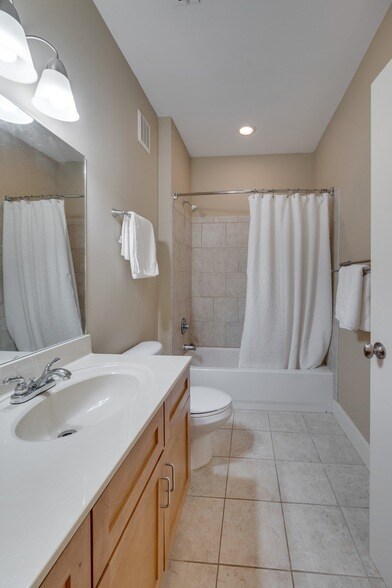 Building Photo - 3127 Long Blvd