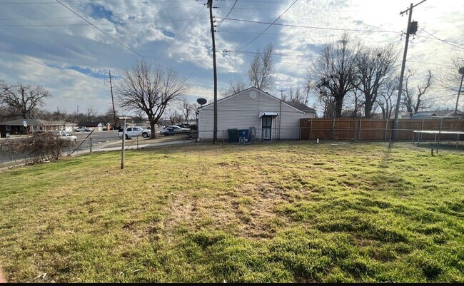 Building Photo - 3 bedroom 1 bath - Midwest City