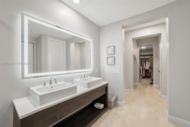 Building Photo - 6226 Paradise Point Dr