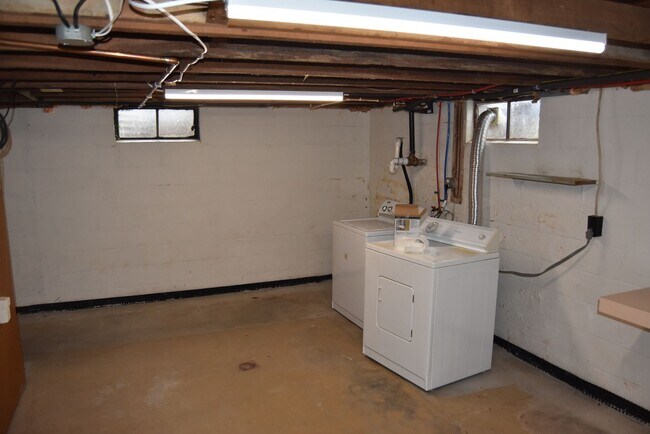 Building Photo - Single Family Home