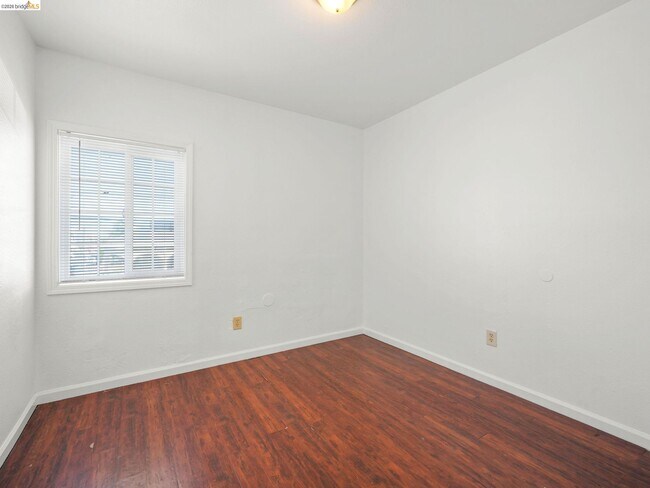 Building Photo - 400 Bissell Ave