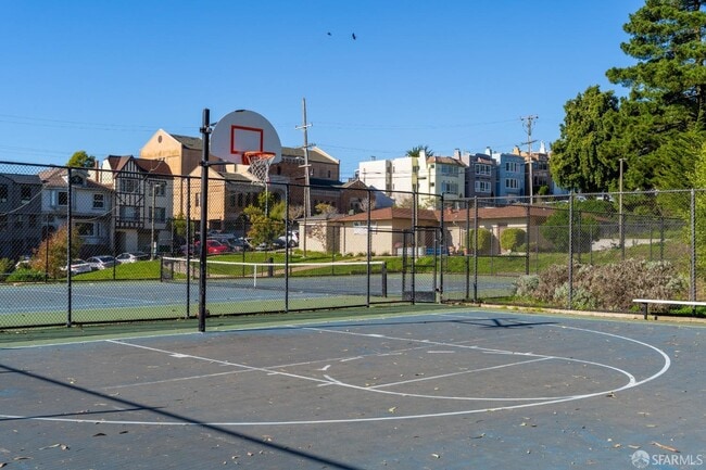 Building Photo - 1642 Taraval St