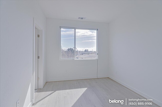 Building Photo - 105 Uptown Cir