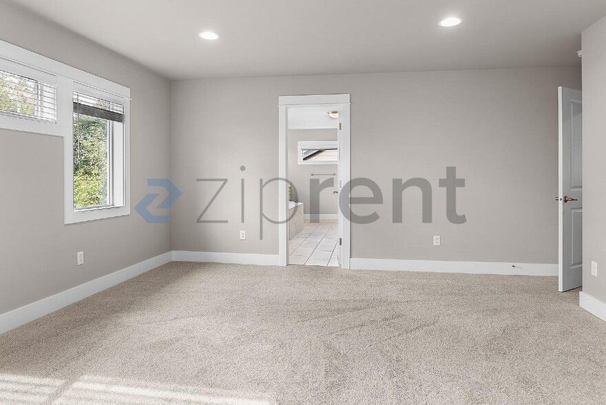 Building Photo - Unit