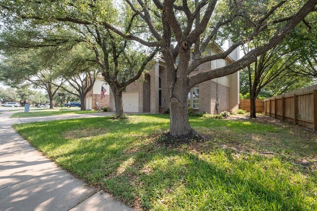 Building Photo - Stunning 4 Bedroom, 2.5 Bath Home in Block...