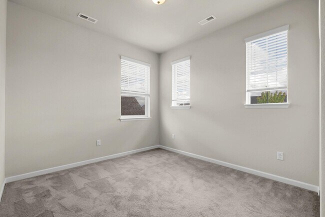 Building Photo - 23895 E Rocky Top Pl