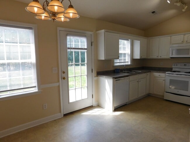 Building Photo - 113 Fairmount Way