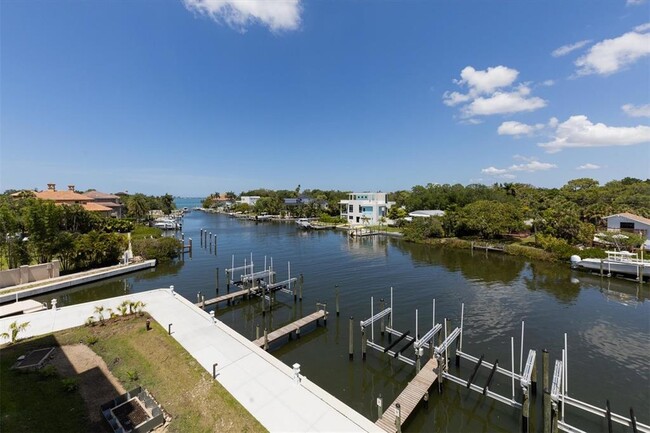 Building Photo - 1709 N Tamiami Trail