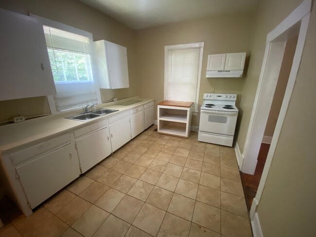 Building Photo - 4007 Holly Ave
