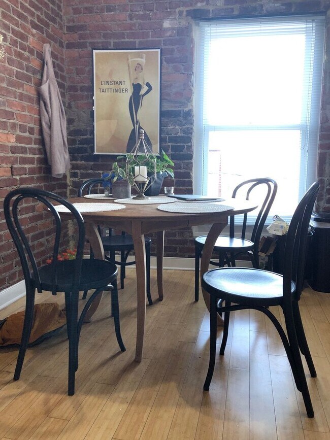 Building Photo - West Main Street Apartments (market st)