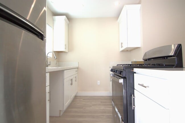 Building Photo - 14436 Carlsbad St