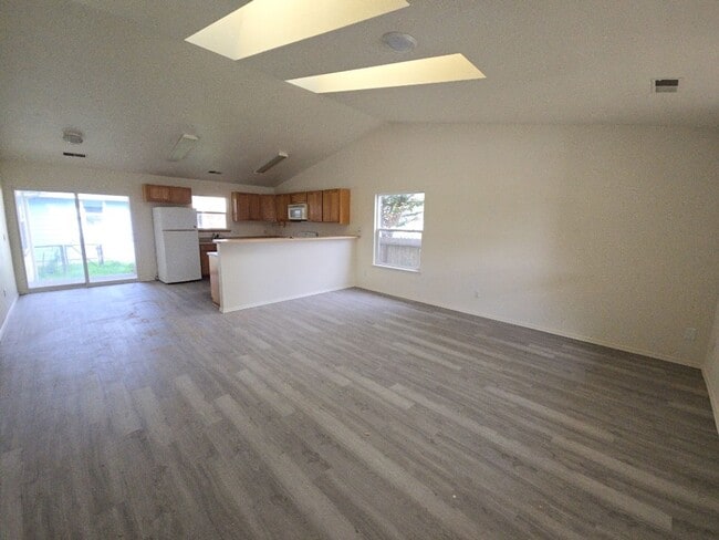 Building Photo - 3BD/2BA Arcata home!